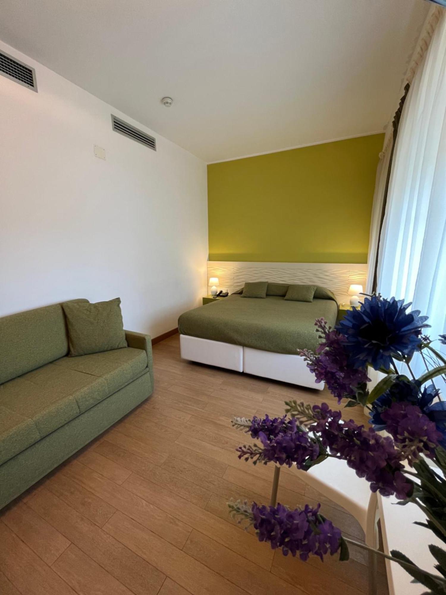 Hotel Mon Pays Riccione Exterior photo