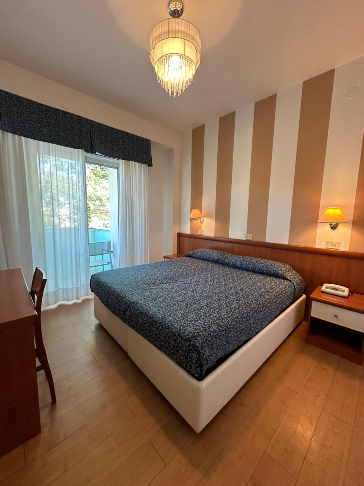 Hotel Mon Pays Riccione Exterior photo