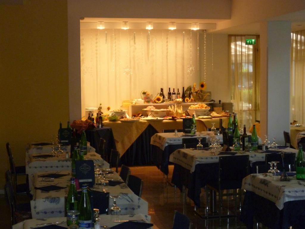 Hotel Mon Pays Riccione Exterior photo